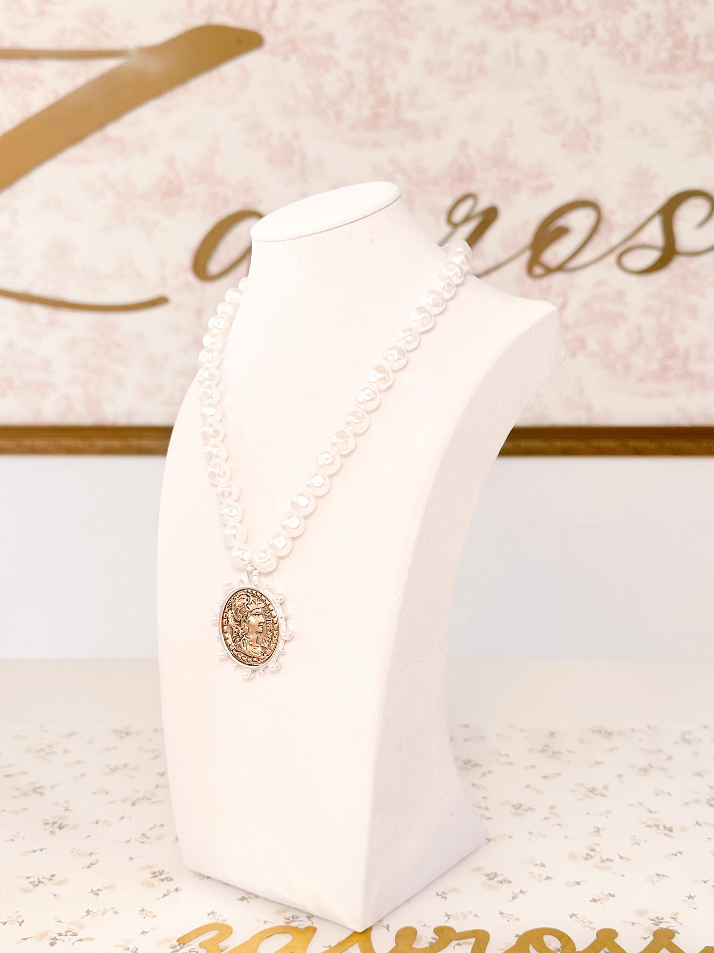 Pearl coin necklace