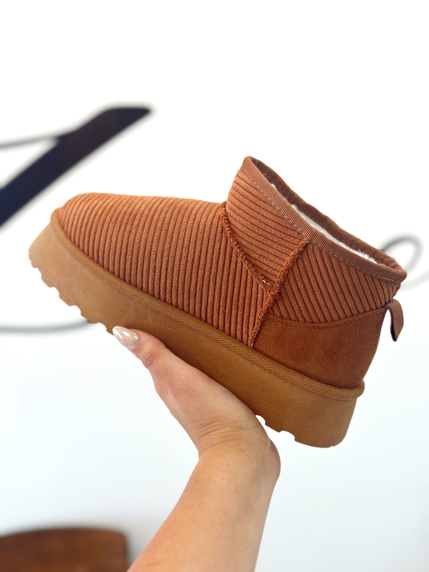 Yarroh Tan Shoe